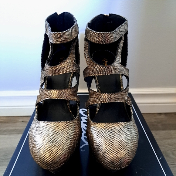 Qupid | Champagne lizard pu ~ gold , silver ,black strapy platform high Heel - Picture 3 of 9
